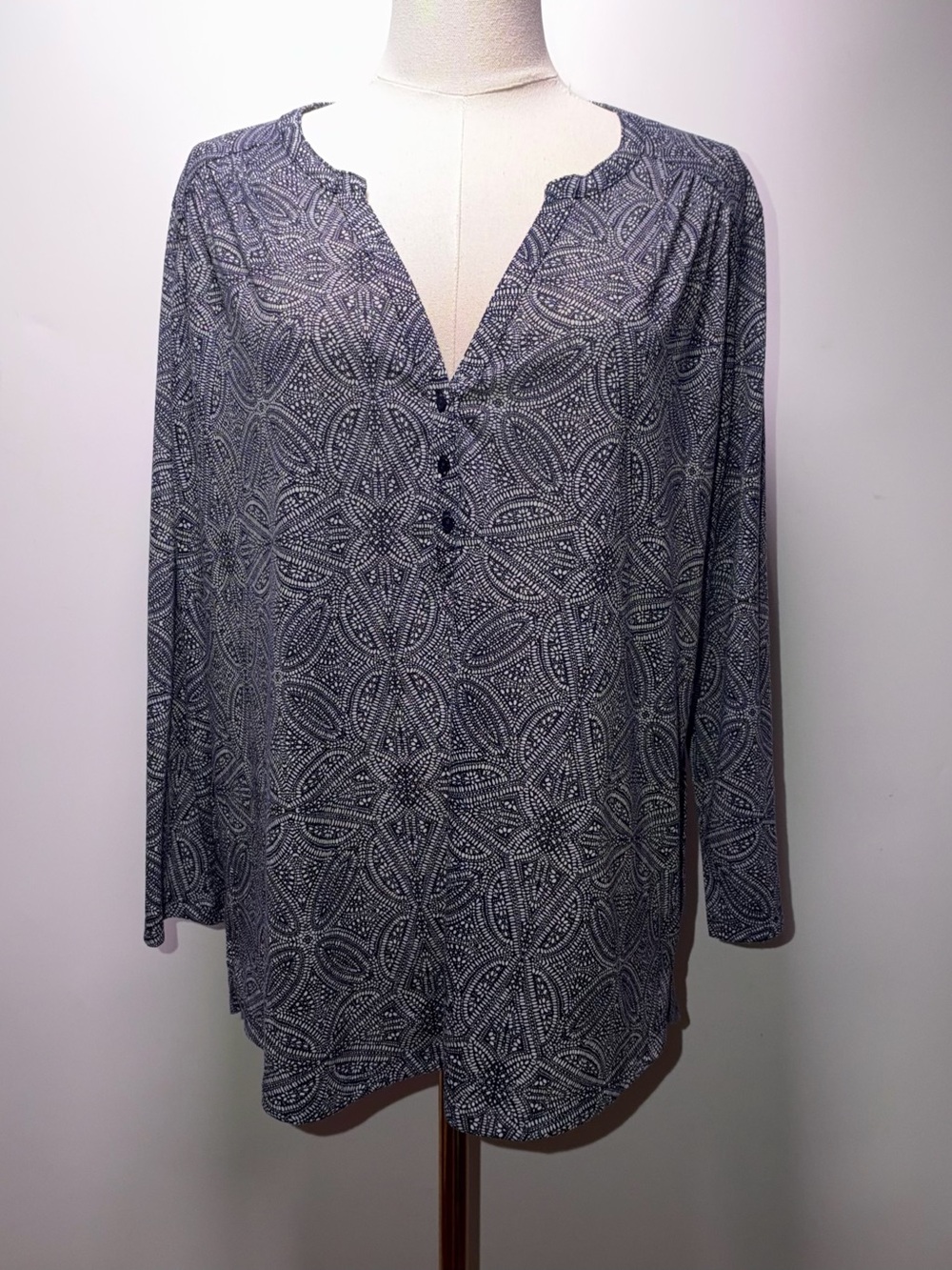 H&M Navy and White Long-Sleeve Patterned Henley Blouse Size L